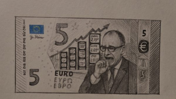 Ein Geldschein mit Friedrich Merz weinend im Vordergrund. Im Hintergrund sind steigende Benzinpreise zu sehen.